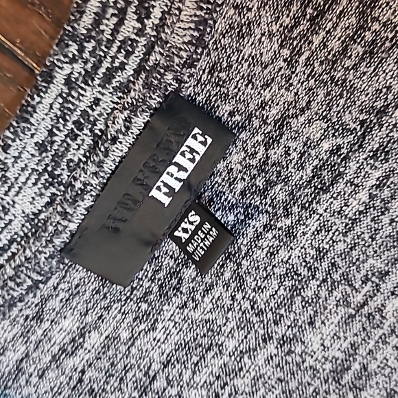 4/$20 Wilfred Free Top - Picture 4 of 7